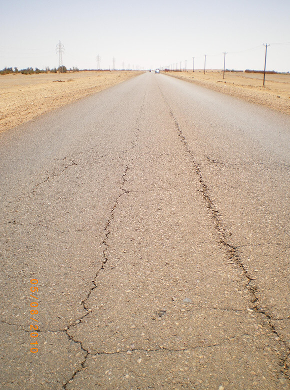 cracking-3-(1).jpg Longitudinal cracking on the road